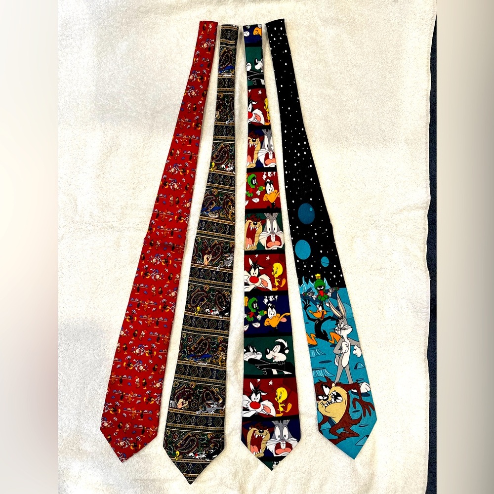 Set of 4 LOONEY TUNES ties (dry cleaned & individually packaged